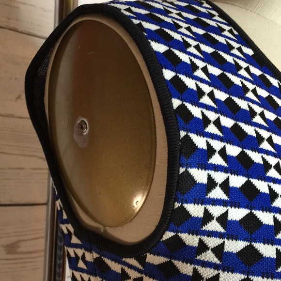 BCBGMAXAZRIA PRINT STRETCH HEVRE TYPE PEPLUM TOP - Picture 4 of 7